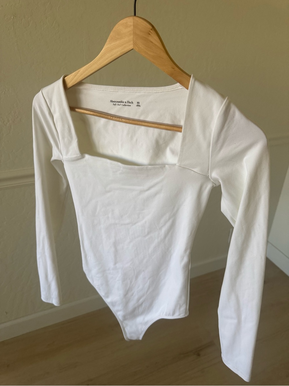 EUC-Abercrombie & Fitch White Long-Sleeve Square Neck Bodysuit Sz XS